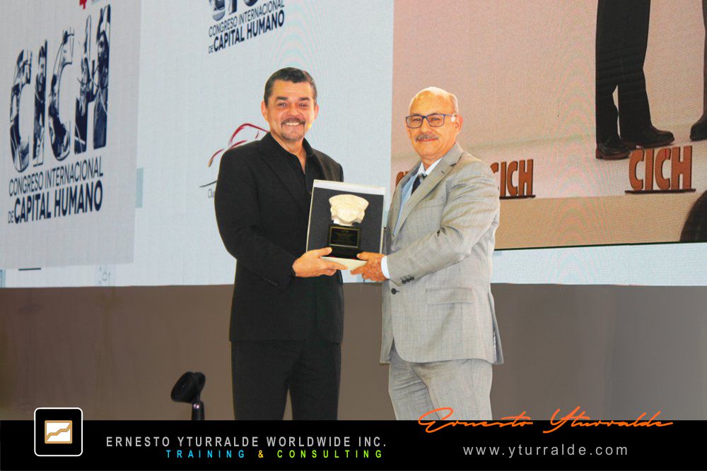 Ernesto Yturralde, facilitador experiencial, Team Building